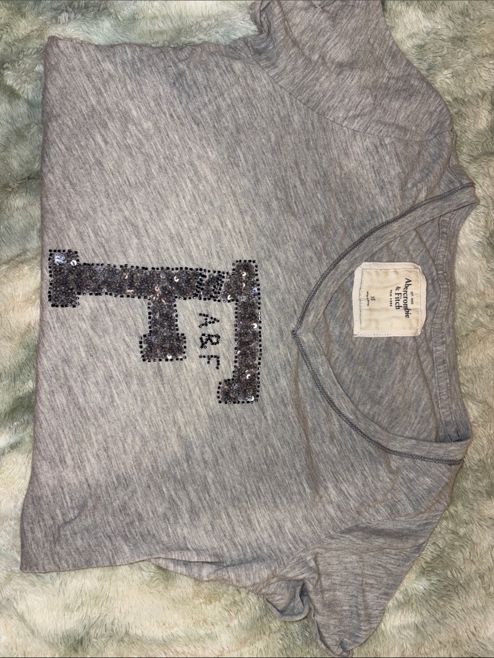 XS Abercrombie & Fitch Heather Gray Short Sleeve SEQUIN/BEADED logo Vneck summer - Picture 3 of 11